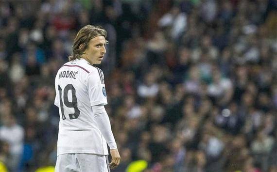 广东男篮在俱乐部杯赛中以90-70战胜广州男篮，小将王洪泽表现突出，阵容实力强劲。